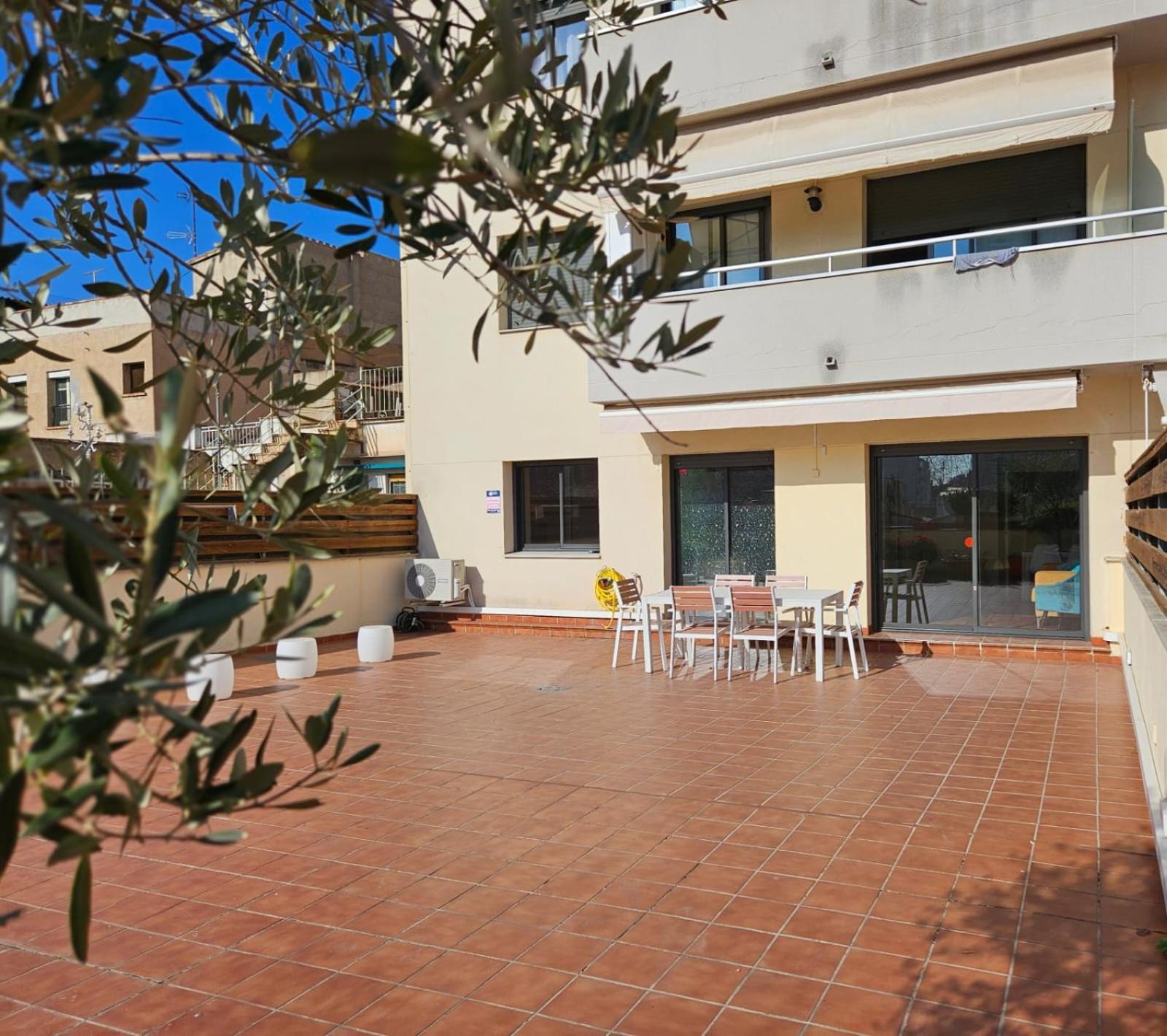 Apartamento Vilallonga Фигерас Екстериор снимка