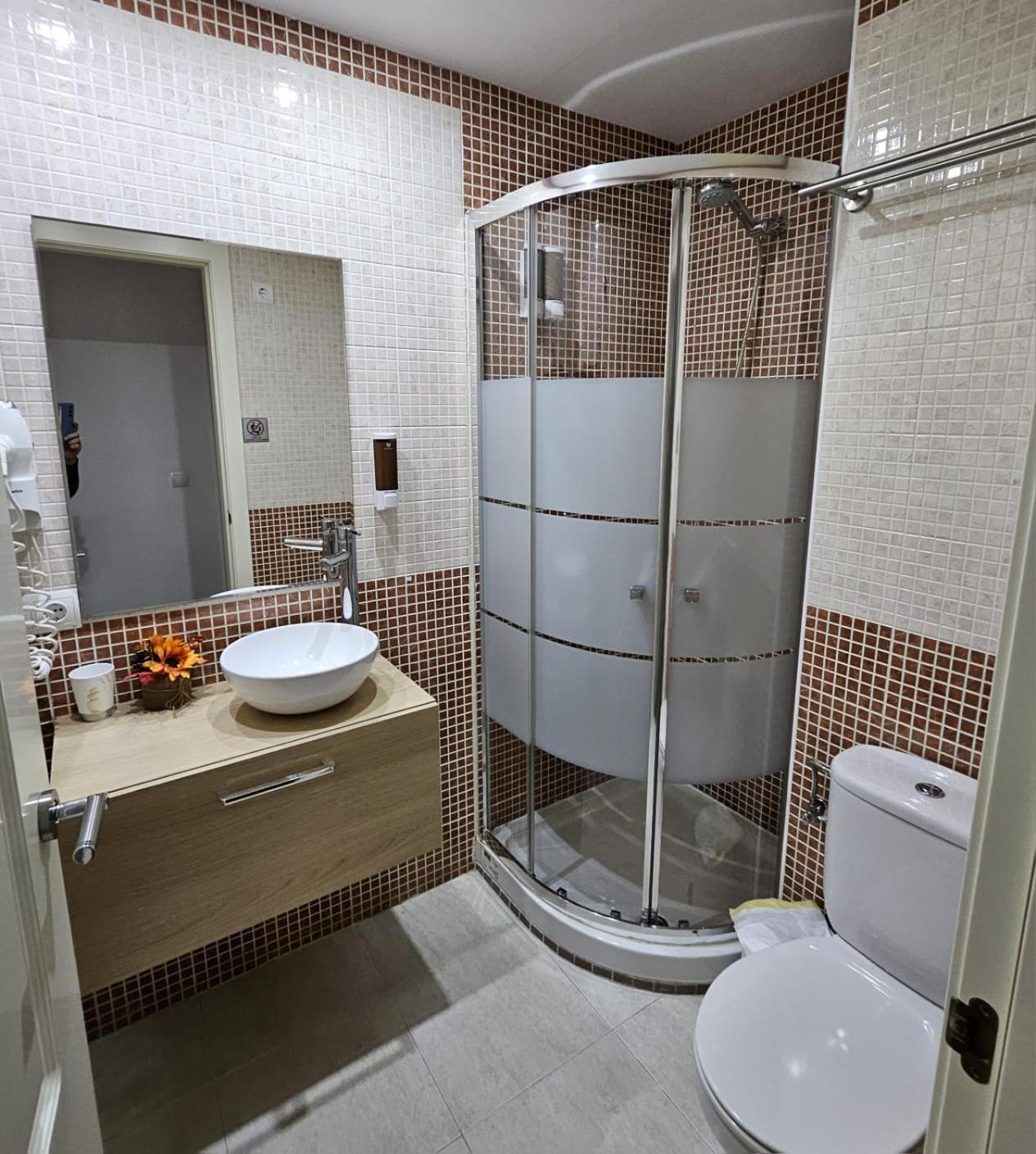 Apartamento Vilallonga Фигерас Екстериор снимка